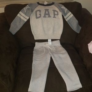 Toddler Boys Size 4years GAP sweater and pants BRA